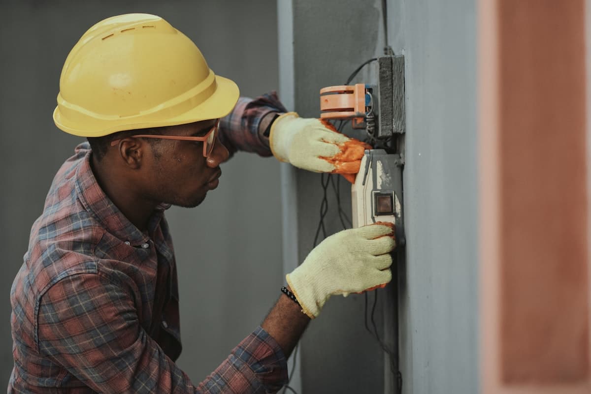 24/7 emergency callout for a total loss of power